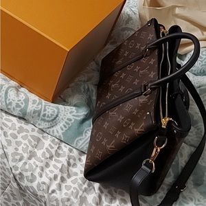 Louis Vuitton Bag Soufflot MM Black, used only 3 times.